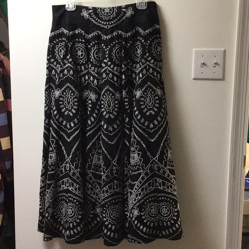 Embroidered skirt